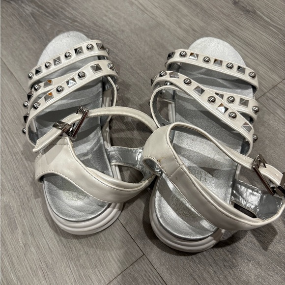 Vince Camuto Girls Studded White Sandals - Picture 2 of 5